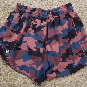 Lululemon Hotty Hot Low-rise short - multi/black camo - size 4
